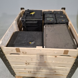 Diverse transportkisten en koffers, O.a Peli