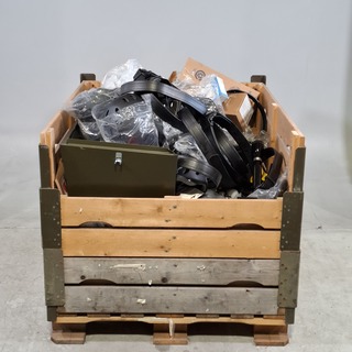 Diverse onderdelen, helmen en garage inventaris