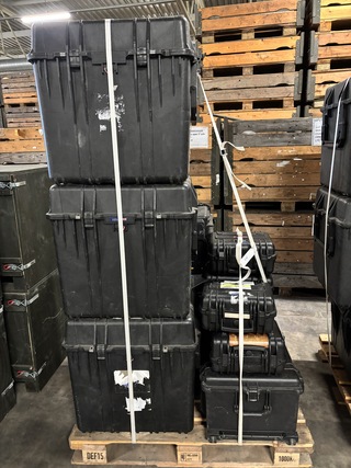 Partij kunststof kisten en laptoptassen, O.a. TGM