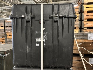 Partij kunststof kisten en laptoptassen, O.a. TGM