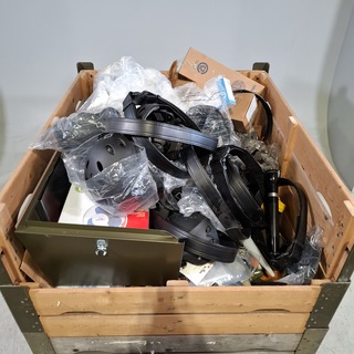 Diverse onderdelen, helmen en garage inventaris