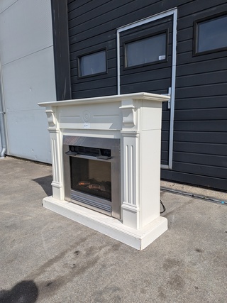 Elektrische haard met schouw