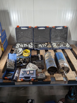 Diverse gatenzagen en boren