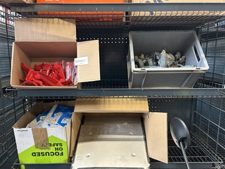 Partij diversen w.o. veiligheidskleding, O.a. Tyvek