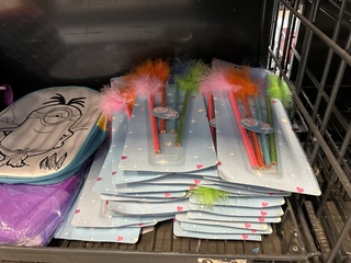 Ca. 60x Rugzakken en schoolartikelen voor kinderen, W.o. Disney, Brica