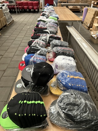 Ca. 500x Diverse snapback petten
