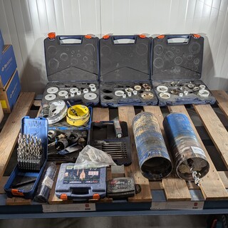 Diverse gatenzagen en boren