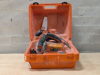 Sleuvenzaag, Spit, D60