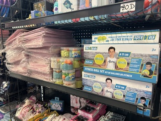 Ca. 200x Divers kinderspeelgoed w.o. fitness bal, opbergmap, O.a. Fit4