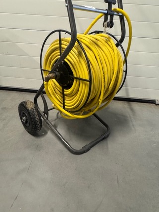 Slangenhaspel, Polet, Profi