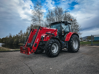 Land- of bosbouwtrekker, Massey Ferguson, 5435, 2016, met voorlader, å