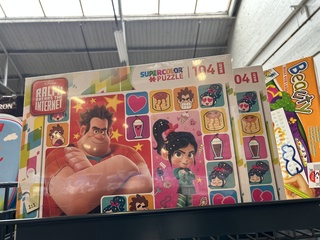 Partij kinderspeelgoed w.o. puzzels, kleurboeken, O.a. Disney