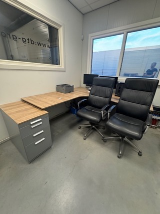 Hoekbureau met 2x bureaustoel, grijs/eiken