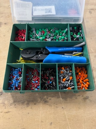 2x Assortimentsdoos adereinden en krimptang, Klemko, 910038