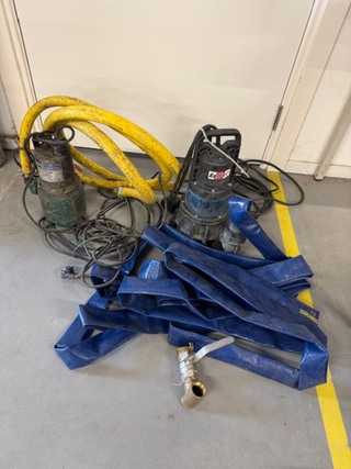 2x Dompelpomp, in krat