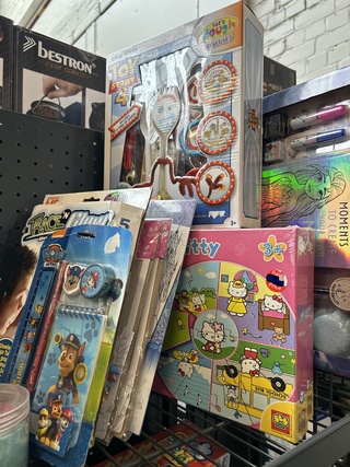 Ca. 32x Kinderspeelgoed w.o. knutselpakket, puzzel, O.a. Disney, Netfl