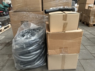 Partij stofzuigerslangen en stofzuigerzakken