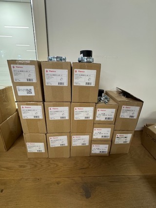 Ca. 14x Doos koudebrug beugels, Flamco