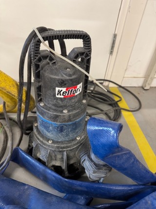 2x Dompelpomp, in krat