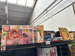 Partij kinderspeelgoed w.o. puzzels, kleurboeken, O.a. Disney