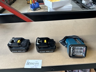 Bouwlamp en 2x accu, Makita