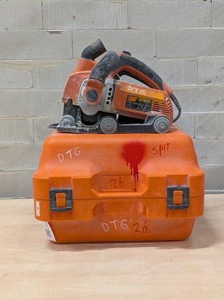 Sleuvenzaag, Spit, D60