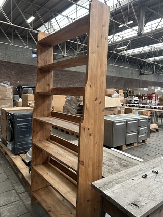 5x Diverse meubels w.o. tafel, kast