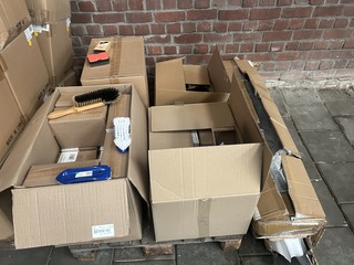 Partij borstels, schoenaccessoires en diversen