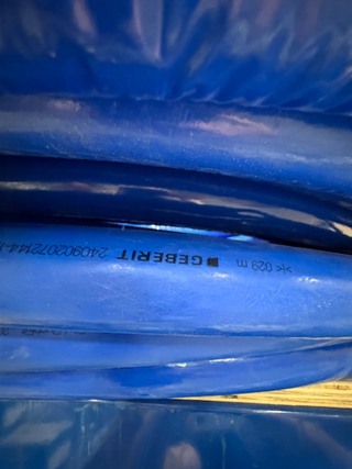 2x Meerlagenbuis, Geberit FlowFit, blauw, geisoleerd