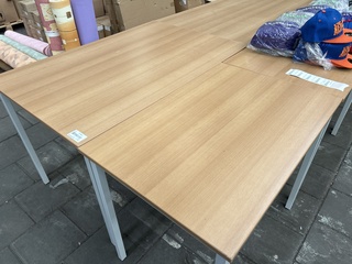 Ca. 12x Diverse tafels