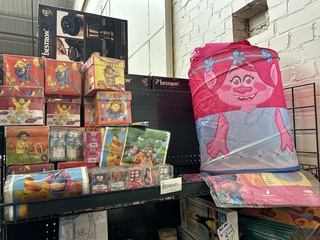 Ca. 65x Kinder ansichtkaarten en naametiketten