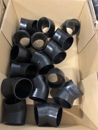 Ca. 12x Doos PE bochten, T-stukken en verlopen, Geberit, zwart