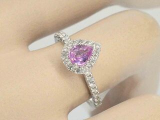 Witgouden entourage ring met een roze saffier