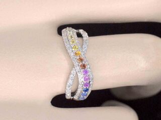 Witgouden ring met diamanten en multicolour saffieren