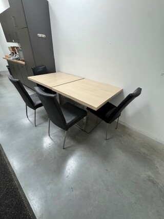 6x Tafel en 12x stoel