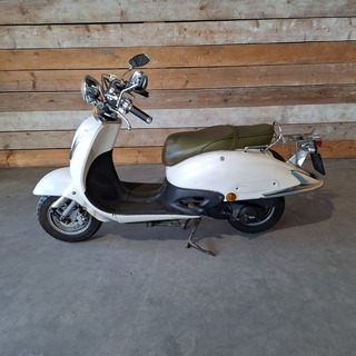 Scooter, AGM, V641 | IVA, Wit, 2017