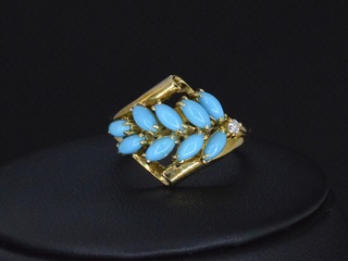 Gouden ring met diamant en blauwe edelsteen