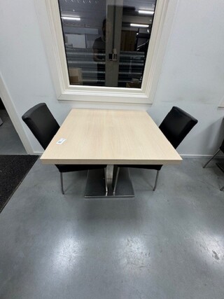 6x Tafel en 12x stoel