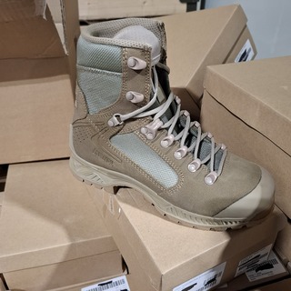 Ca. 67x Paar diverse schoenen, O.a. Meindl