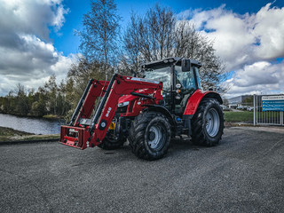 Land- of bosbouwtrekker, Massey Ferguson, 5711 SL, 2016, met voorlader