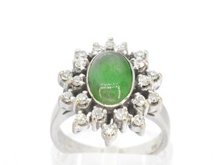 Witgouden ring met diamanten en een groene edelsteen