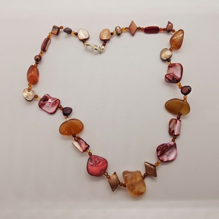 Collier zoetwater parels, gepolijst parelmoer en natuursteen