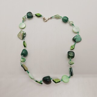 Collier zoetwater parels, gepolijst parelmoer en amber