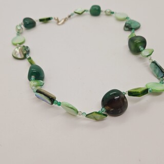 Collier zoetwater parels, gepolijst parelmoer en amber