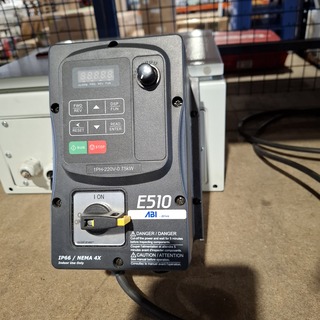 Frequentie regelaar met schakelkast, Zwart