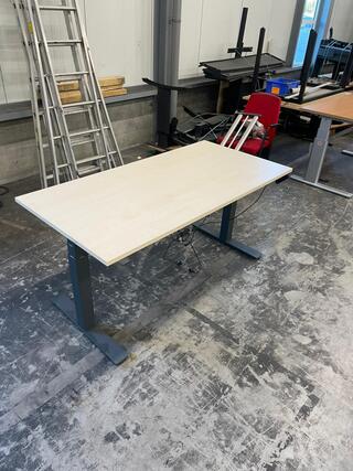 Zit sta bureau, lichte kleur hout