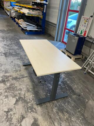 Zit sta bureau, lichte kleur hout