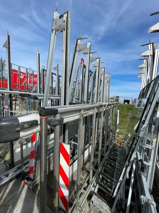 Dak en zij resteel bus, lichtgrijs