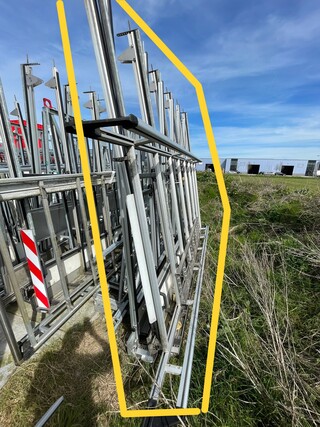 Dak en zij resteel bus, lichtgrijs