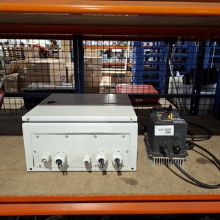 Frequentie regelaar met schakelkast, Zwart